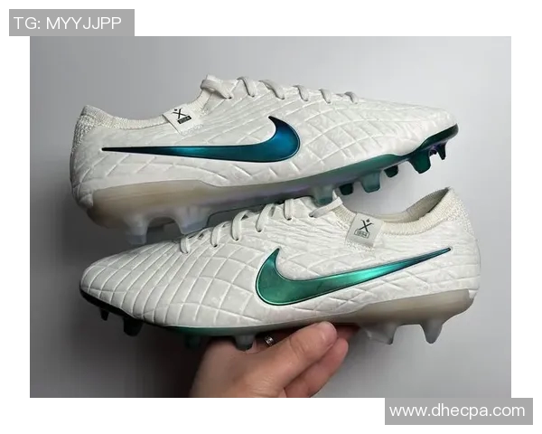 传奇8足球鞋的魅力与性能解析助你在球场上尽显风采 传奇8足球鞋的魅力与性能解析助你在球场上尽显风采